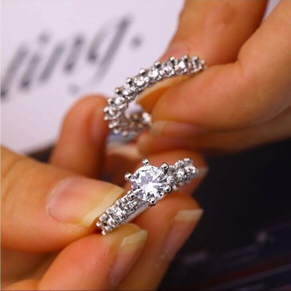 Gorgeous! 2-Piece Diamond CZ Ring Set New in Gift Box - Picture 6 of 10